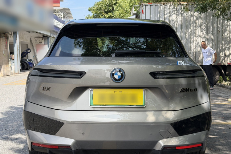 BMW iX M60 2022 #4 BMW iX M60 2022 car image #4