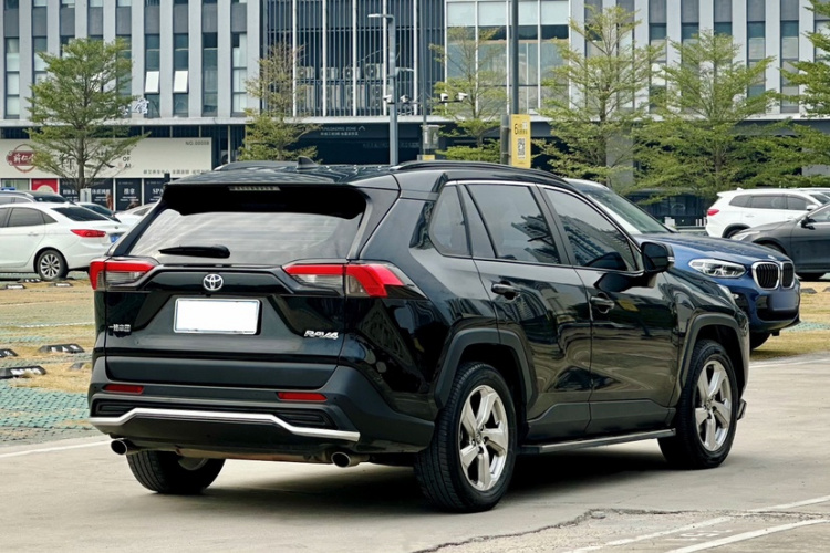 Toyota RAV4 2022 image de voiture #4