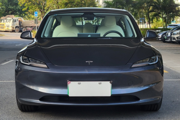 Tesla Model 3 2024 car image #4