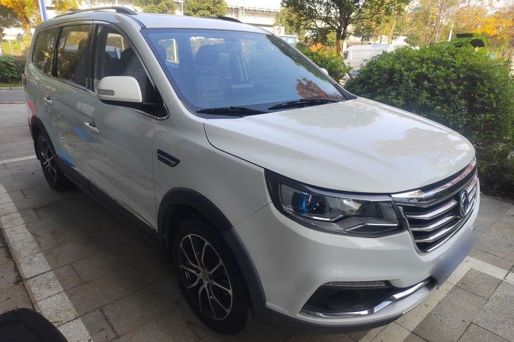 Forthing JOYEAR X6 2018 #4 Forthing JOYEAR X6 2018 car image #4