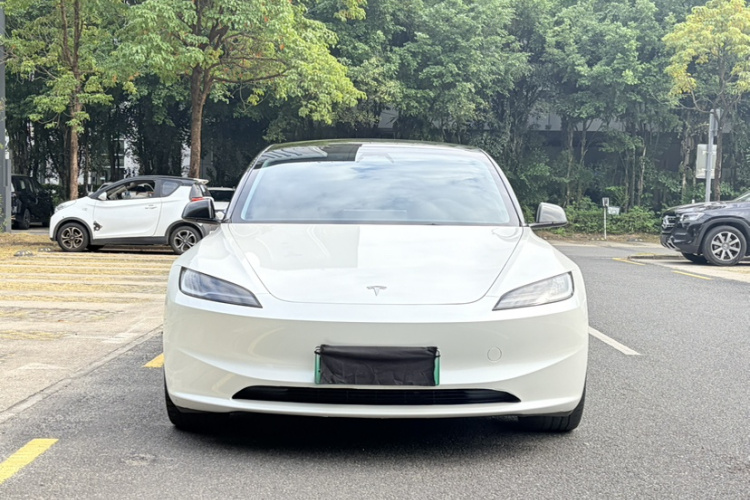 Tesla Model 3 2023 car image #4