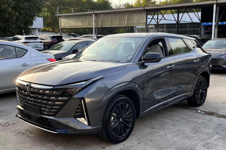 Changan UNI-Z PHEV 2025 #4 Changan UNI-Z PHEV 2025 car image #4