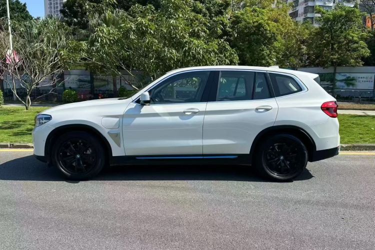 BMW iX3 2021 car image #4