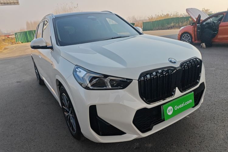 BMW iX1 2025 #4 BMW iX1 2025 صورة سيارة #4