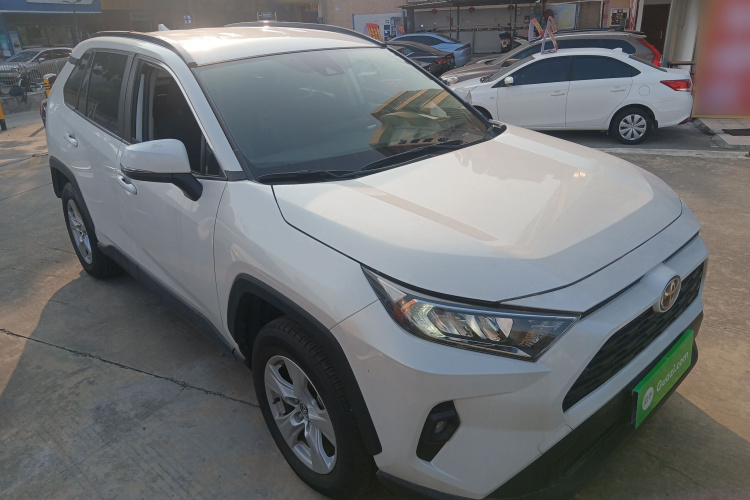 Toyota RAV4 2024 image de voiture #4