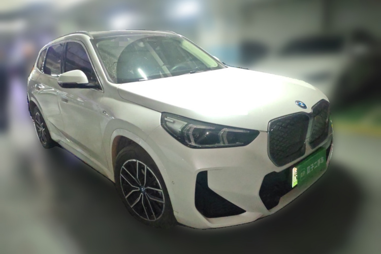 BMW iX1 2024 car image #4