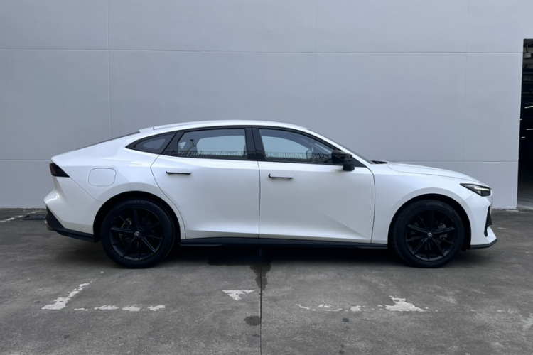 Changan UNI-V iDD 2023 car image #4