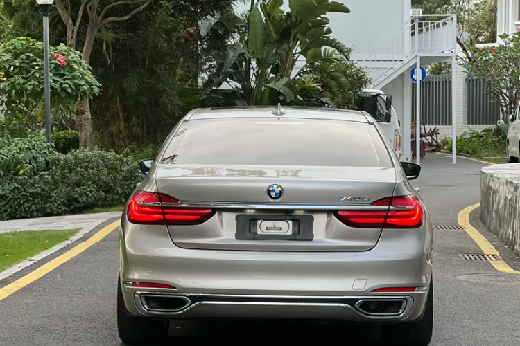 BMW 7 Series 2016 #4 BMW 7 Series 2016 car image #4