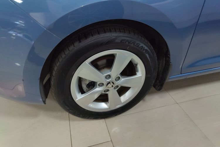 Skoda Rapid Spaceback 2018 car image #4