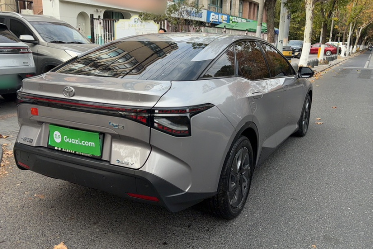 Toyota bZ3 2023 immagine di auto #4