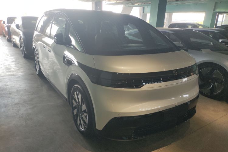 极氪 极氪MIX 2024 汽车图片 #4