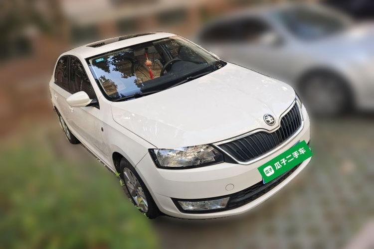 Skoda Rapid 2016 car image #4