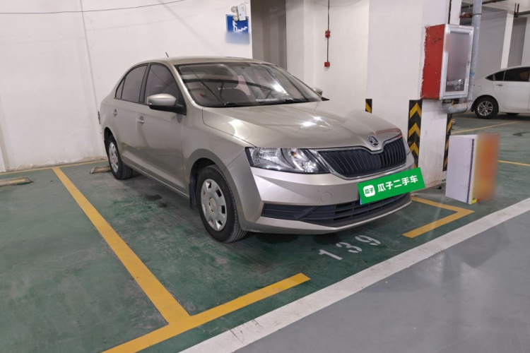 Skoda Rapid 2017 car image #4