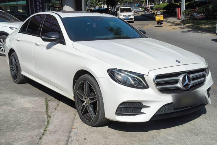Mercedes-Benz E Class 2017 immagine di auto #4