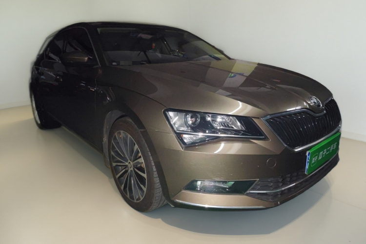 Skoda Superb 2019 #4 Skoda Superb 2019 car image #4
