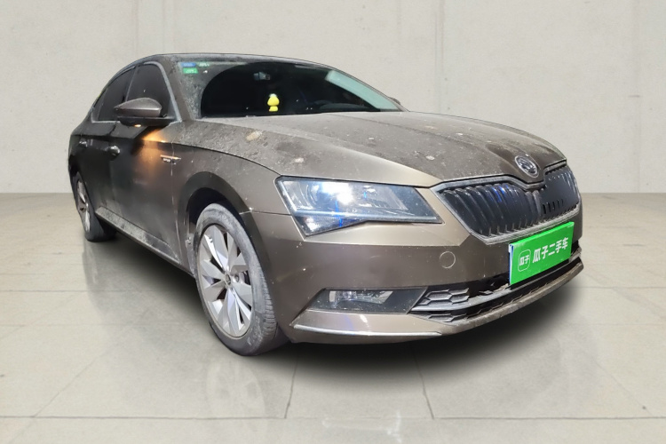 Skoda Superb 2019 car image #4