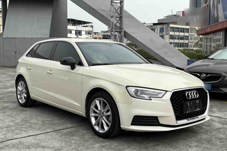 Audi A3 2018 car image #4