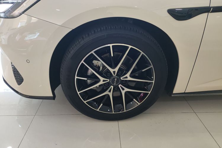 BYD Seal 07 DM-i 2025 immagine di auto #4