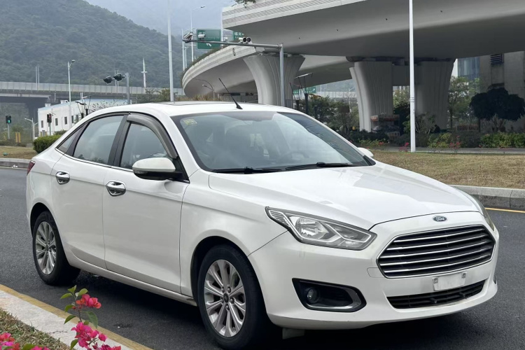 Ford Escort 2015 #4 Ford Escort 2015 immagine di auto #4