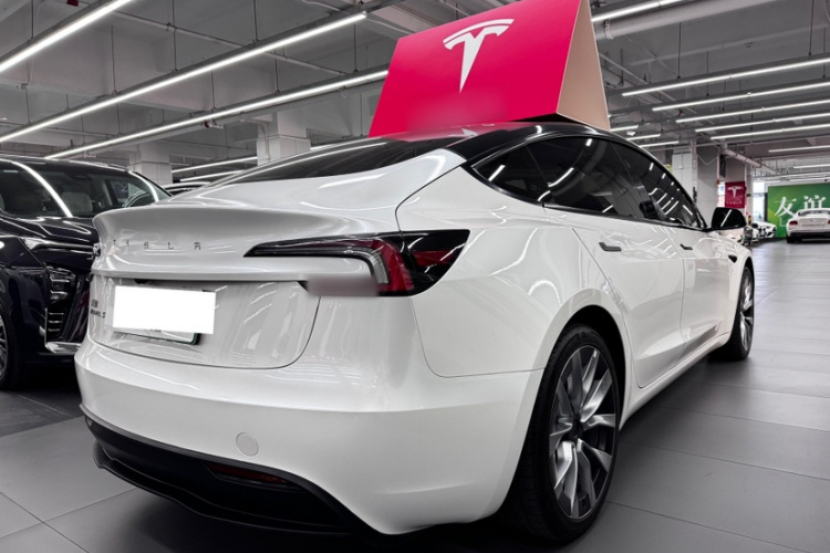 Tesla Model 3 2023 #4 Tesla Model 3 2023 car image #4