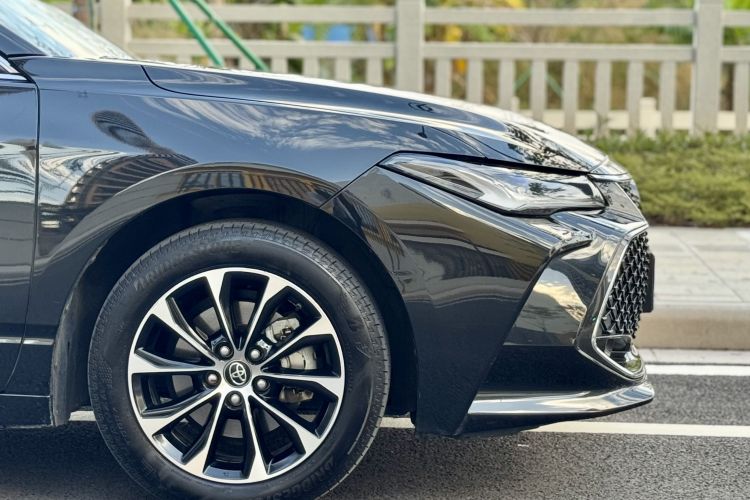 Toyota Avalon 2023 car image #4