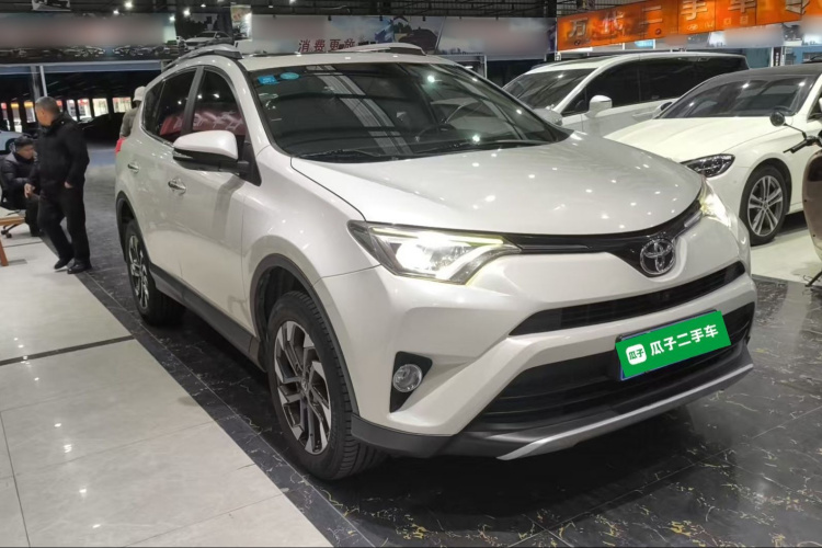 RAV4 2017 #4 RAV4 2017 car image #4