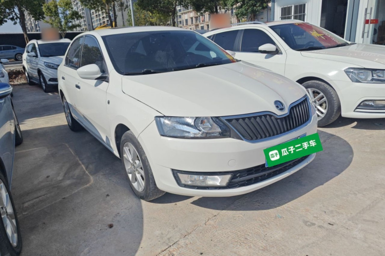 Skoda Rapid 2017 car image #4