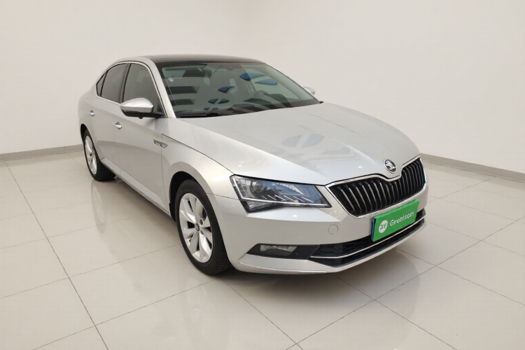 Skoda Superb 2018 #4 Skoda Superb 2018 car image #4