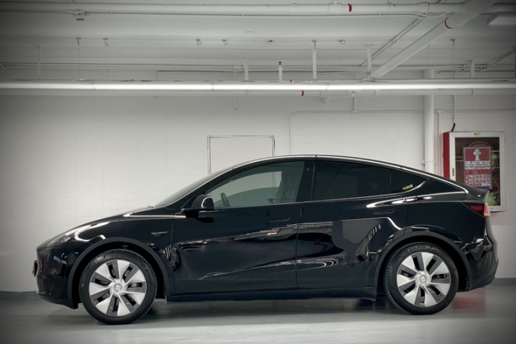 Tesla Model Y 2023 car image #4