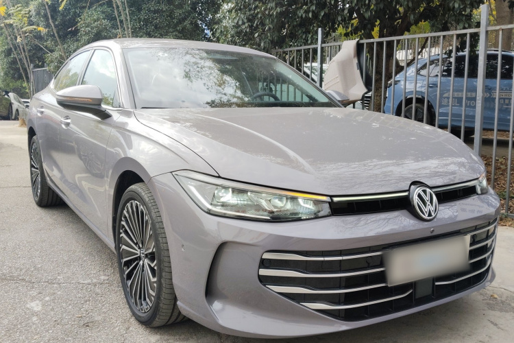 Volkswagen Passat 2024 car image #4