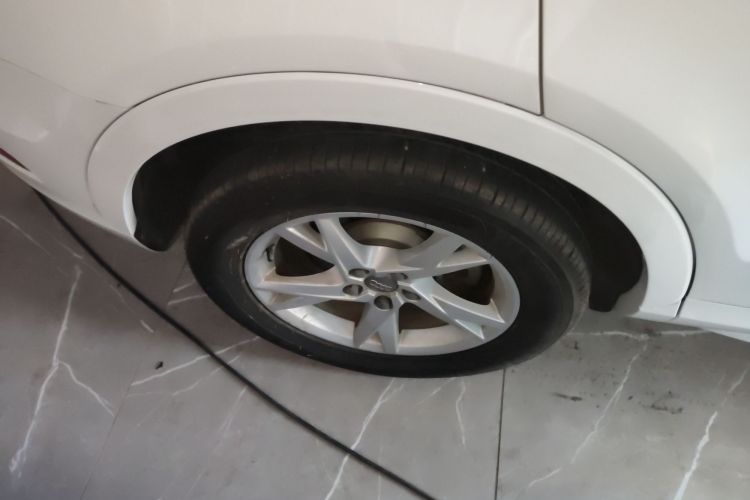 Audi Q3 2017 car image #4