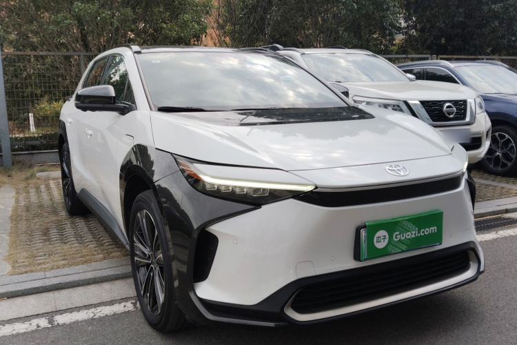 Toyota bZ4X 2022 immagine di auto #4