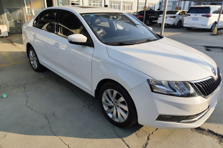 Skoda Rapid 2018 car image #4
