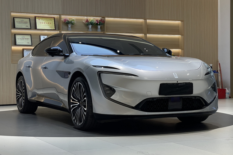 Avatr 12 2024 car image #4