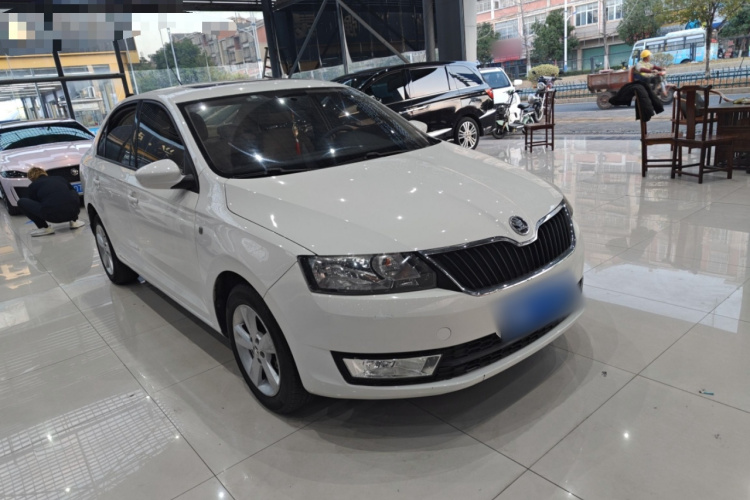 Skoda Rapid 2016 car image #4