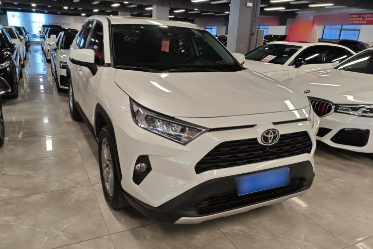 Toyota RAV4 2022 car image #4