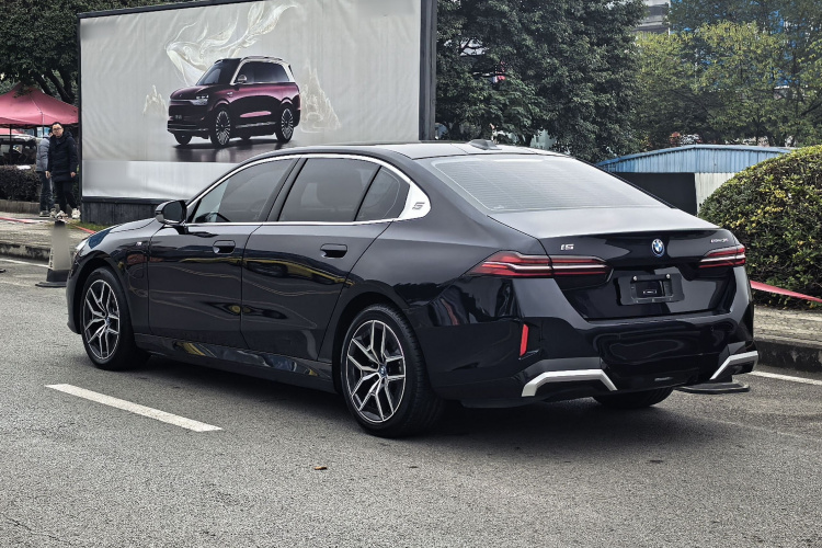 BMW i5 2024 car image #4