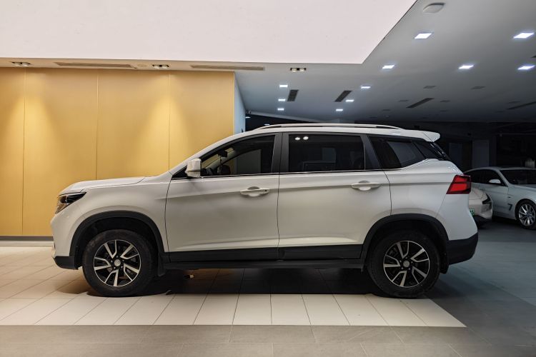 T5 2019 car image #4