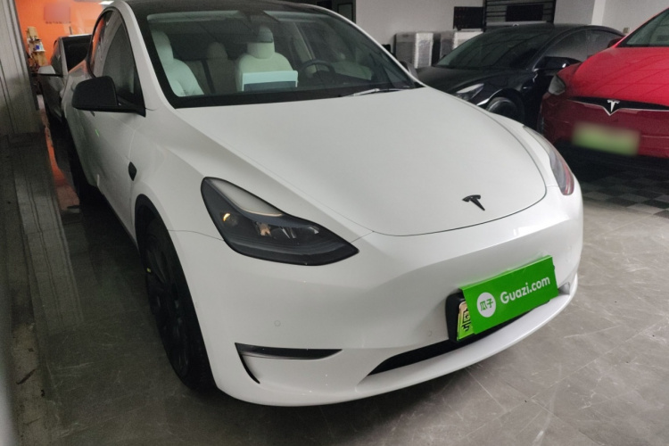 Tesla Model Y 2023 #4 Tesla Model Y 2023 car image #4