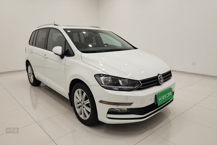 Volkswagen Touran 2021 car image #4