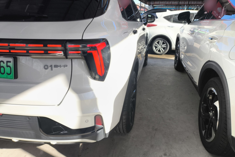 Lynk & Co 01 EM-P 2022 car image #4