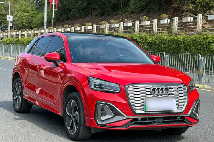 Audi Q2L e-tron 2022 car image #4