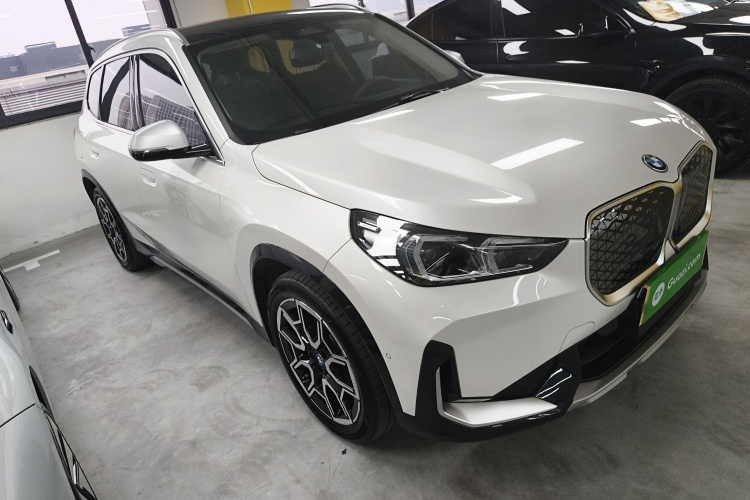 BMW iX1 2025 #4 BMW iX1 2025 car image #4