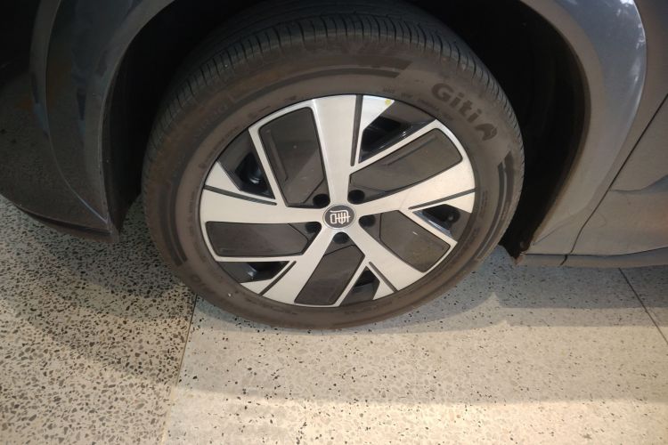 BYD Tang L 2025 صورة سيارة #4