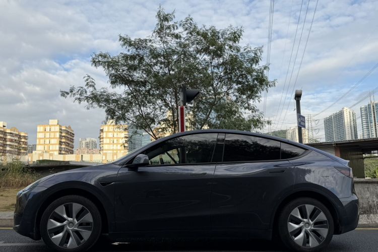 Tesla Model Y 2023 #4 Tesla Model Y 2023 immagine di auto #4