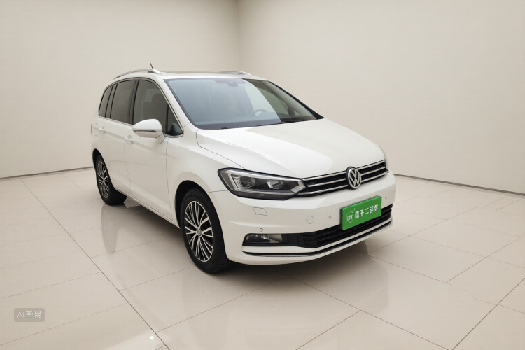 Volkswagen Touran 2018 car image #4