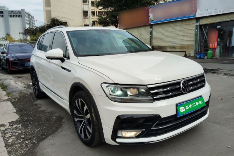 Volkswagen Tiguan L 2021 car image #4