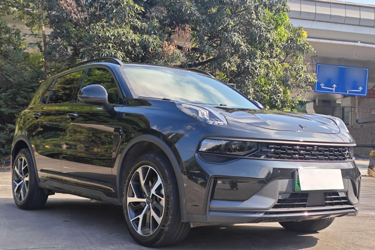 Lynk & Co 01 EM-P 2022 car image #4