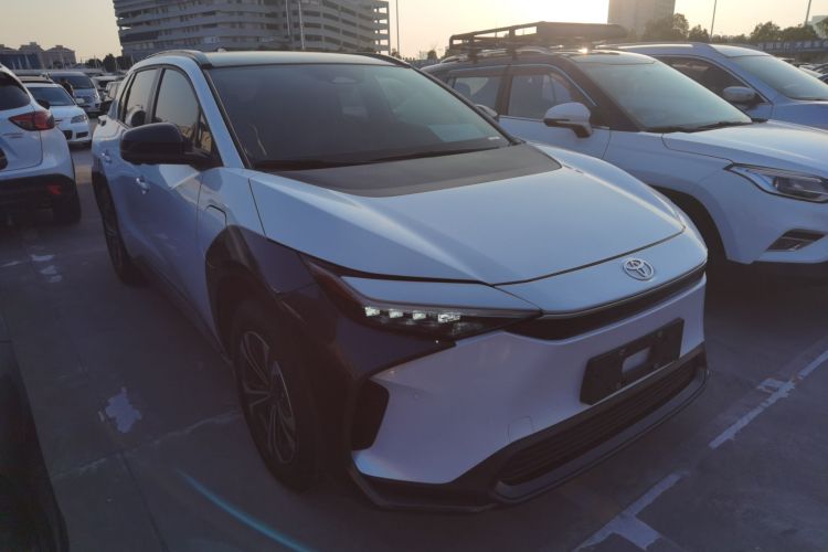 Toyota bZ4X 2022 immagine di auto #4