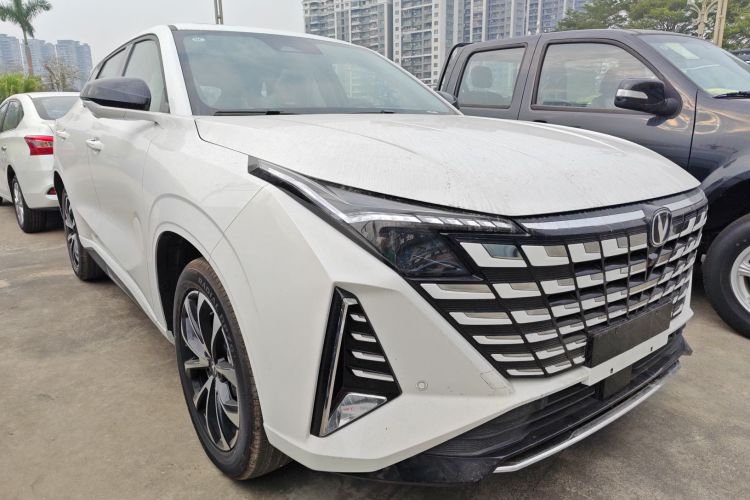 Changan UNI-Z PHEV 2025 #4 Changan UNI-Z PHEV 2025 car image #4